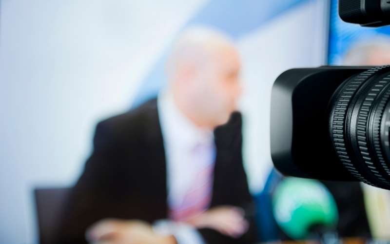 كيف تصبح مذيعاً ناجحاً