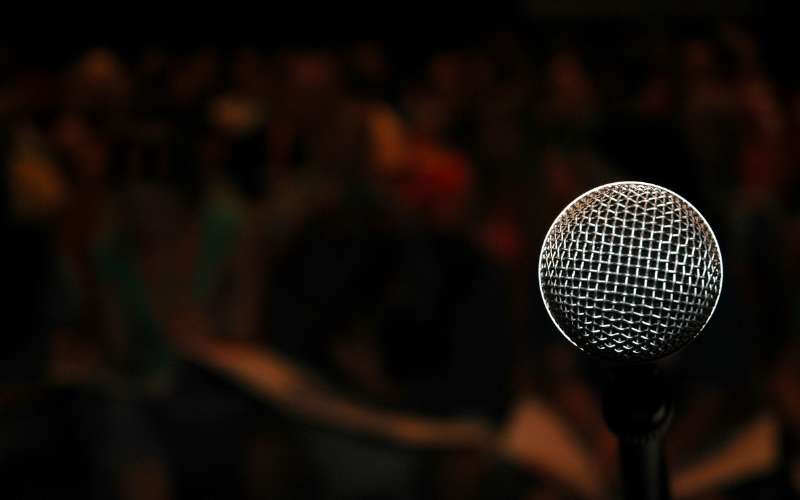 فن الإلقاء والخطابة